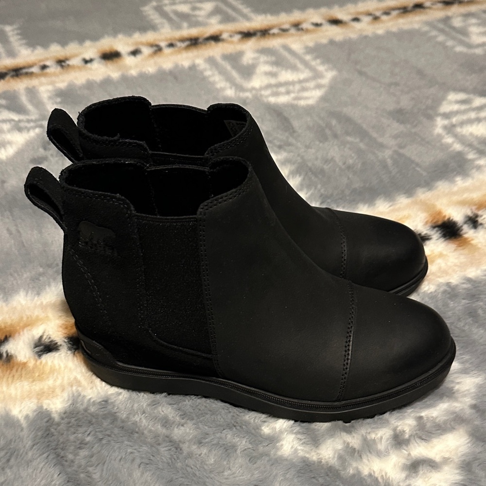 Brand new black Sorel Wedge boots size 7.5